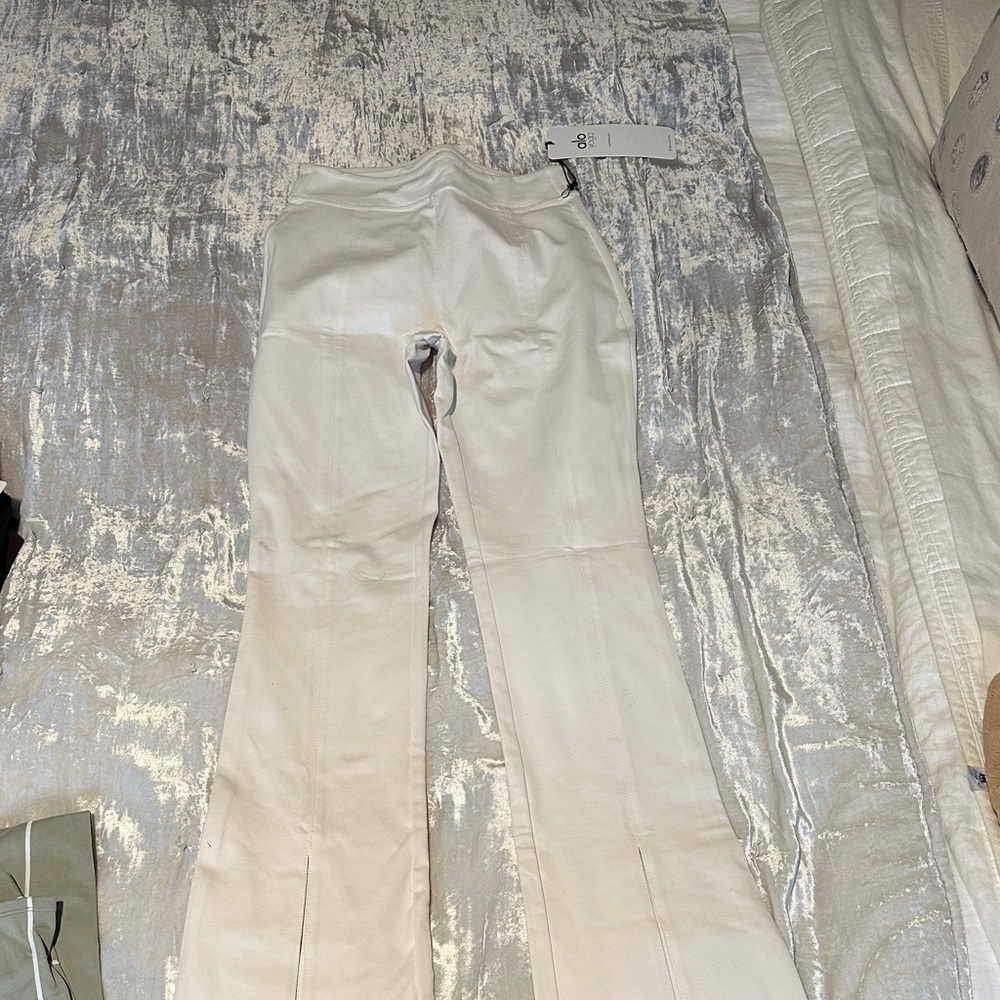 ALO Yoga Ivory High-Waist Flutter Legging